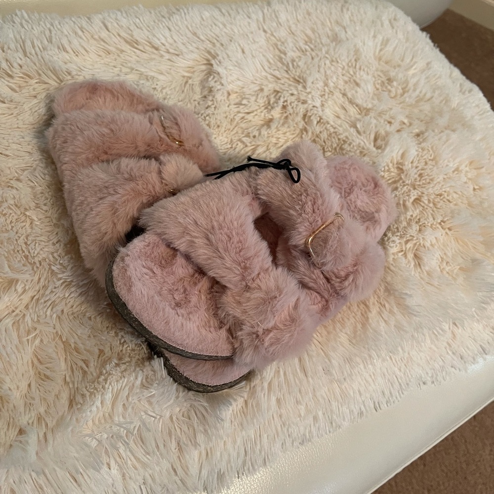 FUZZY FAUX FUR SANDALS, SLIDES, SLIPPERS SIZE 9/10 NWT - Picture 7 of 9